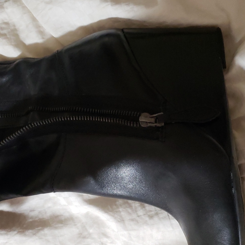 Boots - Picture 3 of 6
